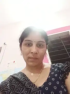 Snapshot of Hot_ree85 chatting on May 2026 02:45:02 PM Hot ree85 online show from May 2026 02:45:02 PM