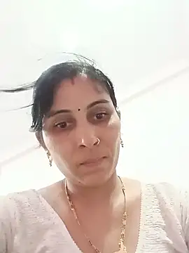 Snapshot of Hot_ree85 chatting on June 2026 05:44:02 PM Hot ree85 online show from June 2026 05:44:02 PM
