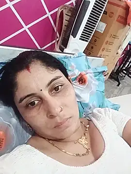 Snapshot of Hot_ree85 chatting on June 2026 03:05:01 AM Hot ree85 online show from June 2026 03:05:01 AM