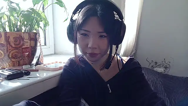 Snapshot of AprilOnilll chatting on January 2026 07:34:02 AM AprilOnilll online show from January 2026 07:34:02 AM