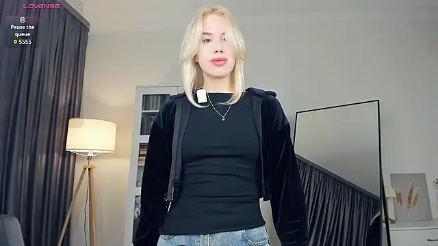 Snapshot of beauty_cutiepie chatting on January 2026 07:44:02 AM beauty cutiepie online show from January 2026 07:44:02 AM