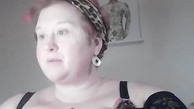 Snapshot of BustyRedxx chatting on March 2026 11:28:02 AM BustyRedxx online show from March 2026 11:28:02 AM