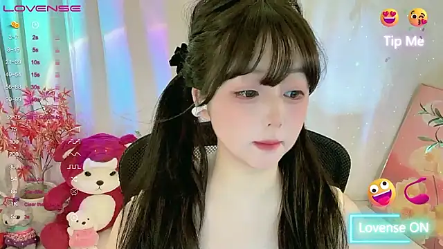 Snapshot of CLaire-5 chatting on April 2026 12:05:01 AM CLaire-5 online show from April 2026 12:05:01 AM