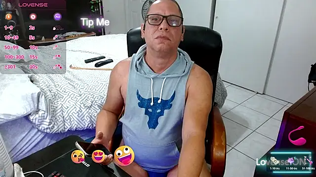 Snapshot of Daddy_1970 chatting on April 2026 07:53:01 AM Daddy 1970 online show from April 2026 07:53:01 AM