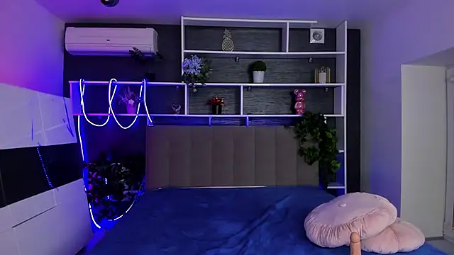 StephieRousee online show from February 2026 06:28:02 PM