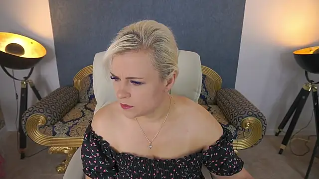 Snapshot of CrystalVibe chatting on April 2026 05:23:01 AM CrystalVibe online show from April 2026 05:23:01 AM