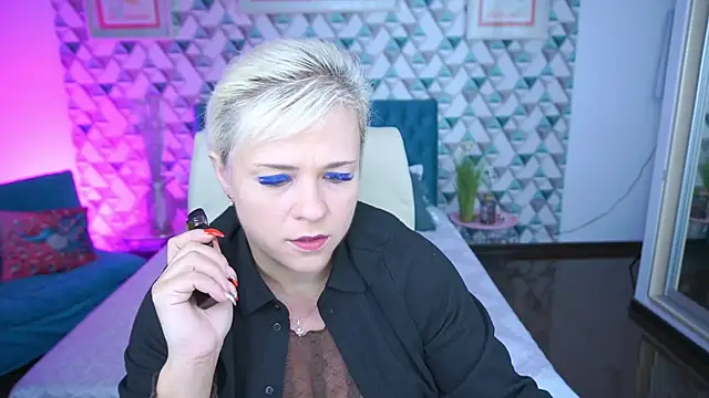 Snapshot of CrystalVibe chatting on May 2026 06:30:02 AM CrystalVibe online show from May 2026 06:30:02 AM
