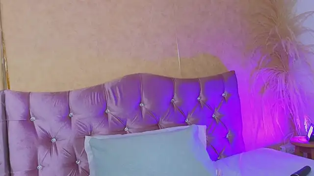 Missy 22  online show from April 2026 03:06:01 PM