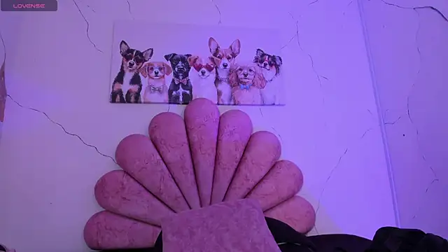 Snapshot of Violett_hott_ chatting on January 2026 12:51:02 PM Violett hott online show from January 2026 12:51:02 PM