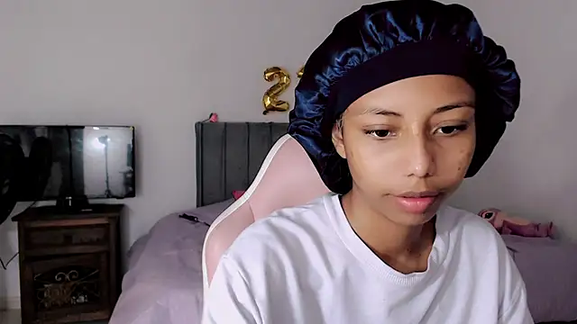 Snapshot of linda_brown_ chatting on June 2026 12:22:02 PM linda brown online show from June 2026 12:22:02 PM
