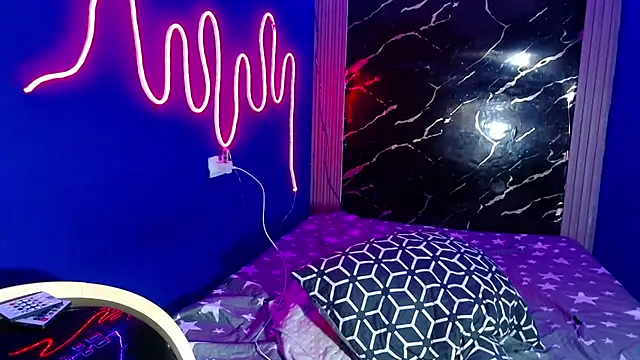 jamescurly00 online show from April 2026 11:57:01 AM