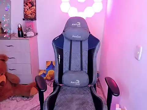 emillyaqua online show from March 2026 10:14:01 PM