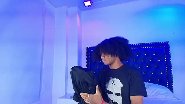 Snapshot of Cristal_and_luke chatting on January 2026 03:23:01 AM Cristal and luke online show from January 2026 03:23:01 AM