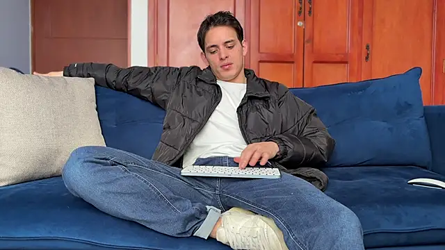 Enzho liam online show from March 2026 04:51:01 PM