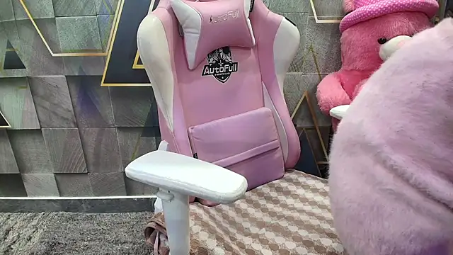 NymphoIsLive online show from April 2026 05:25:01 PM