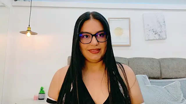 Snapshot of AlmaRose_ chatting on May 2026 01:05:02 PM AlmaRose online show from May 2026 01:05:02 PM
