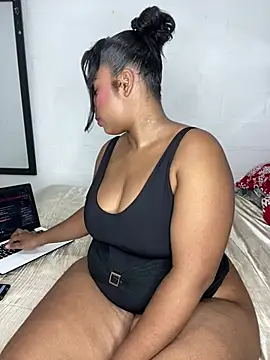 Snapshot of NataliaMillers chatting on February 2026 07:12:02 AM NataliaMillers online show from February 2026 07:12:02 AM