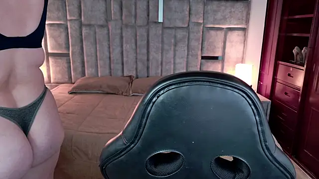 azul veraa online show from April 2026 12:27:02 PM