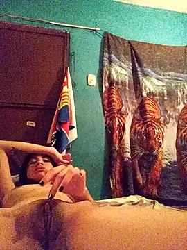 Chiquitoperopeligroso4 online show from February 2026 10:30:01 PM