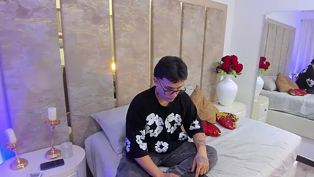 Snapshot of SamuParker chatting on January 2026 06:27:01 AM SamuParker online show from January 2026 06:27:01 AM