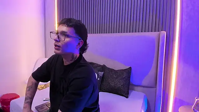 Snapshot of SamuParker chatting on January 2026 03:30:02 AM SamuParker online show from January 2026 03:30:02 AM