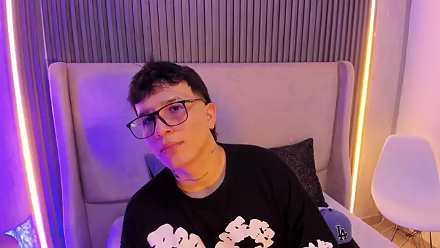 Snapshot of SamuParker chatting on January 2026 03:45:02 AM SamuParker online show from January 2026 03:45:02 AM