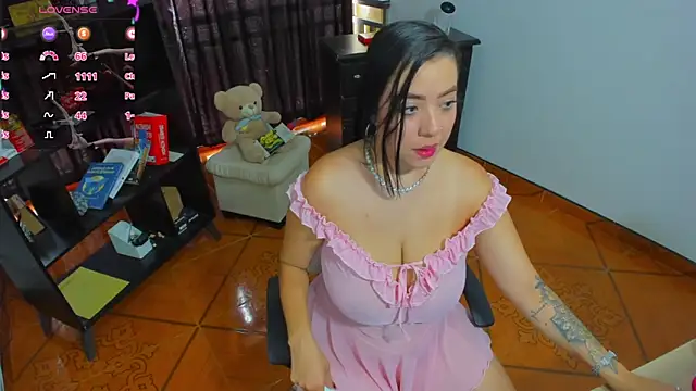 SophiiaRios  online show from April 2026 01:19:01 PM