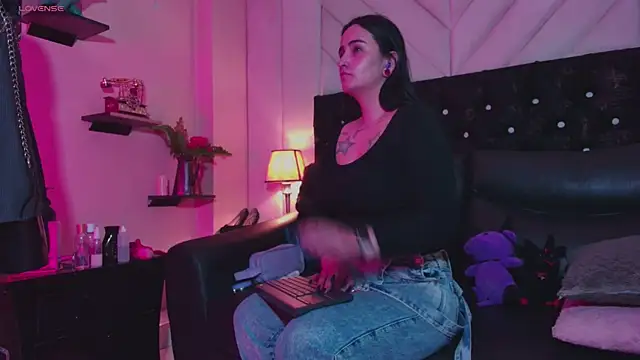 Snapshot of Scaarlett_prince chatting on February 2026 12:48:02 PM Scaarlett prince online show from February 2026 12:48:02 PM