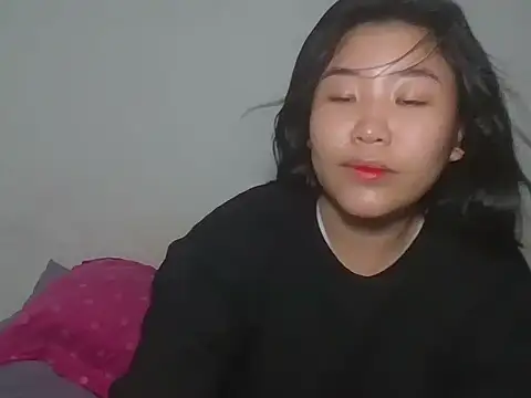 Snapshot of Zyeiii chatting on March 2026 08:27:02 AM Zyeiii online show from March 2026 08:27:02 AM