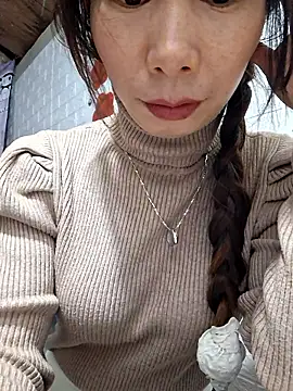 Snapshot of Adela-222 chatting on January 2026 08:28:02 AM Adela-222 online show from January 2026 08:28:02 AM