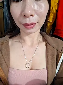 Snapshot of Adela-222 chatting on January 2026 04:06:02 AM Adela-222 online show from January 2026 04:06:02 AM