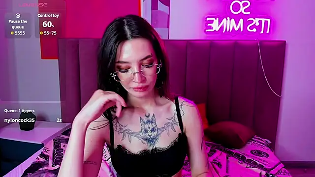Snapshot of IvyDainty chatting on June 2026 12:44:02 PM IvyDainty online show from June 2026 12:44:02 PM