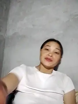 Snapshot of miray- chatting on May 2026 09:55:02 PM miray- online show from May 2026 09:55:02 PM