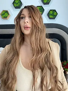 Snapshot of LucyBridgette chatting on May 2026 11:15:01 AM LucyBridgette online show from May 2026 11:15:01 AM