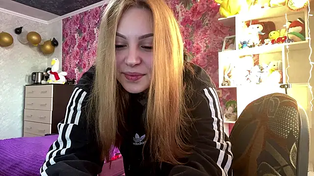 Snapshot of TraciBallena chatting on February 2026 06:06:02 AM TraciBallena online show from February 2026 06:06:02 AM