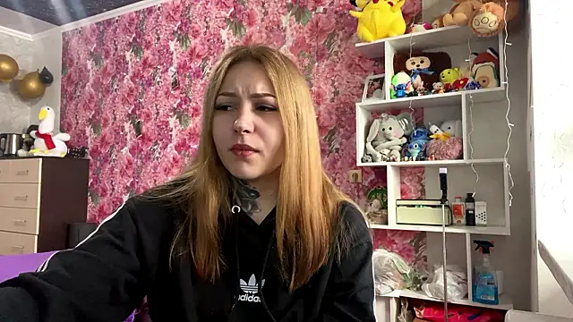 Snapshot of TraciBallena chatting on February 2026 09:03:02 AM TraciBallena online show from February 2026 09:03:02 AM