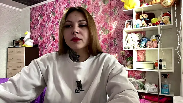 Snapshot of TraciBallena chatting on March 2026 06:08:02 AM TraciBallena online show from March 2026 06:08:02 AM