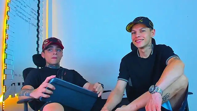 Snapshot of Thomas-Wil chatting on February 2026 03:54:01 AM Thomas-Wil online show from February 2026 03:54:01 AM