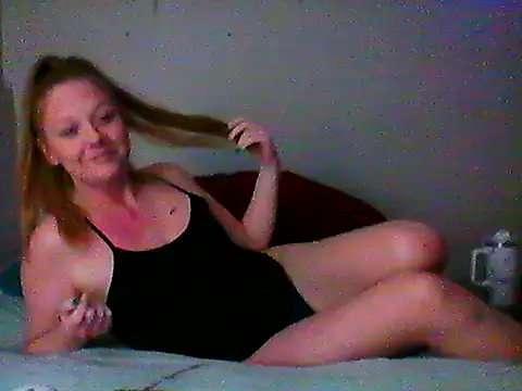 Snapshot of tinytiff33 chatting on January 2026 02:17:02 AM tinytiff33 online show from January 2026 02:17:02 AM