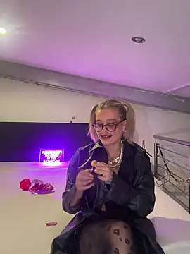 Zungenlolly quinn online show from January 2026 07:15:01 PM