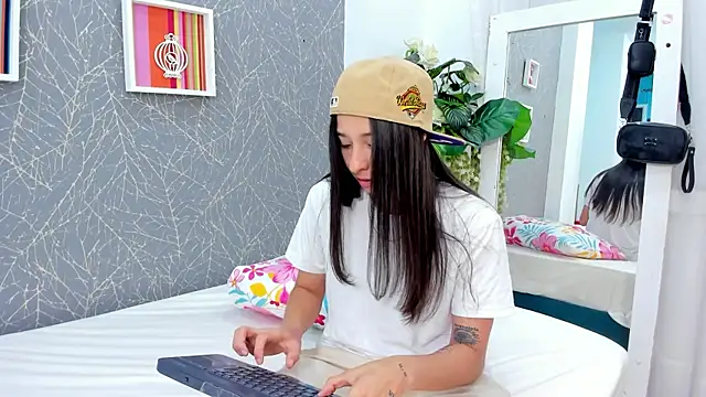 Snapshot of ViictoriiaSaenz chatting on May 2026 04:07:01 AM ViictoriiaSaenz online show from May 2026 04:07:01 AM