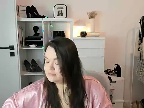 Snapshot of HollyDanceSoul chatting on March 2026 05:19:01 AM HollyDanceSoul online show from March 2026 05:19:01 AM