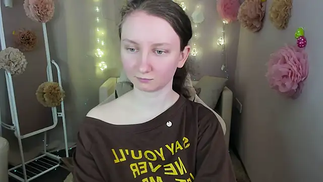 Snapshot of SunshineBlaze chatting on May 2026 05:34:01 AM SunshineBlaze online show from May 2026 05:34:01 AM