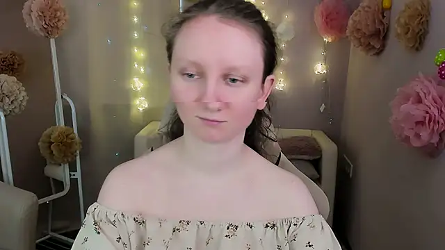 Snapshot of SunshineBlaze chatting on May 2026 01:29:02 PM SunshineBlaze online show from May 2026 01:29:02 PM