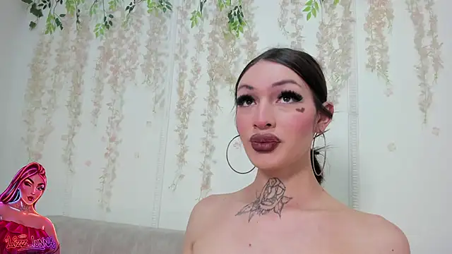 lizz lunna online show from April 2026 08:20:02 PM