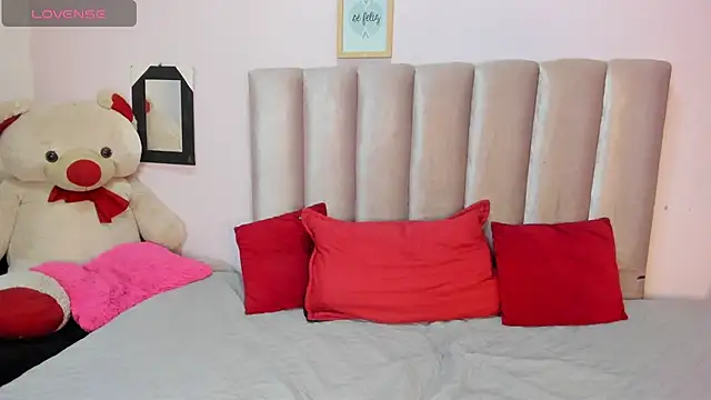 Snapshot of Roger_And_Ramona chatting on January 2026 01:49:01 PM Roger And Ramona online show from January 2026 01:49:01 PM