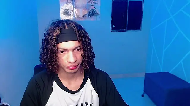 Snapshot of Axel_fox77 chatting on July 2026 12:14:02 AM Axel fox77 online show from July 2026 12:14:02 AM