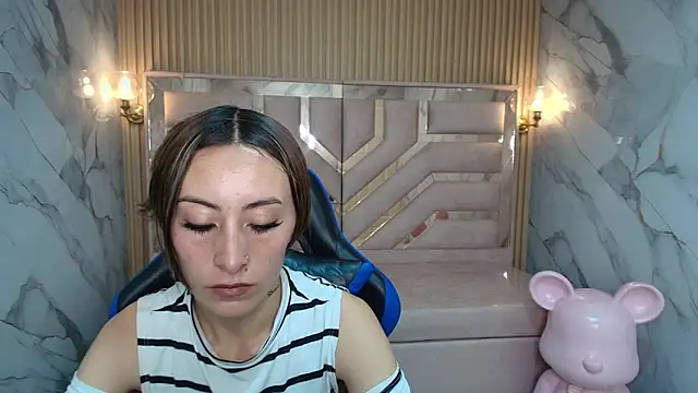 katalina r  online show from March 2026 12:33:02 PM