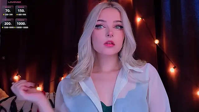 Snapshot of ShyniAlice chatting on March 2026 04:25:01 AM ShyniAlice online show from March 2026 04:25:01 AM