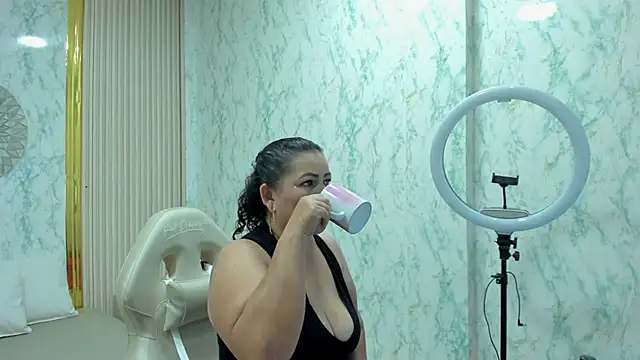 AnaVelveet online show from January 2026 03:44:02 AM